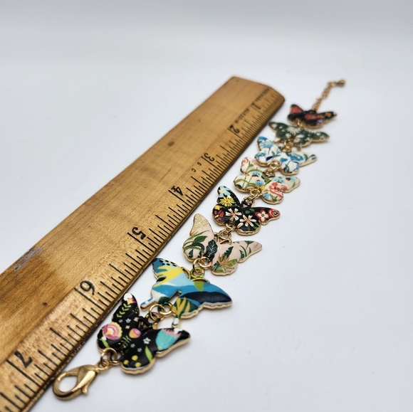 Charming gold tone multicolored butterfly charm bracelet!  Very pretty statement - Picture 4 of 6